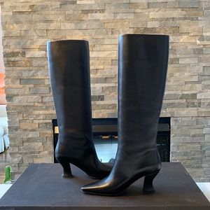 BRAND NEW Bottega Veneta Leather Boots (Size 37)